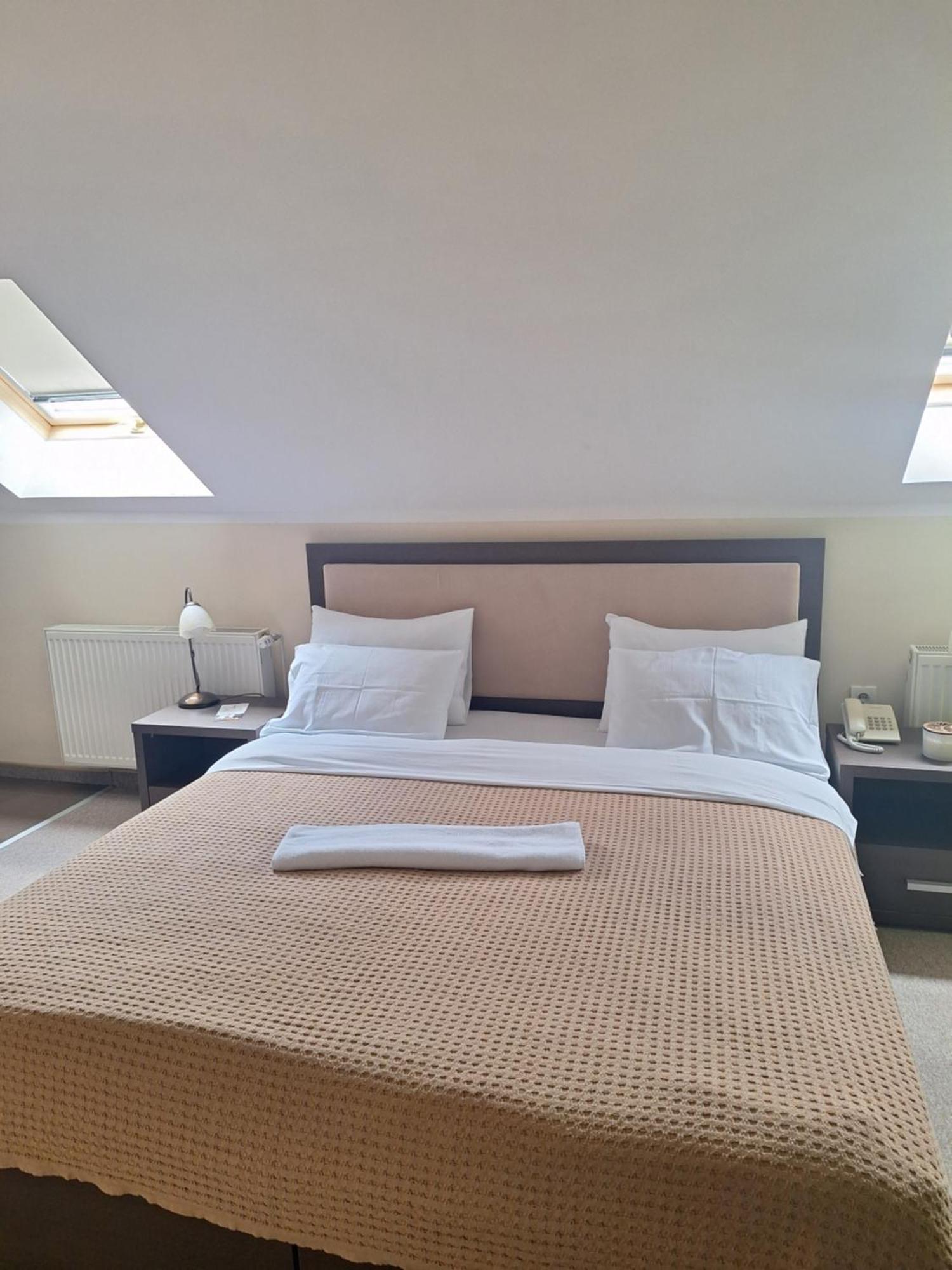 Garni Hotel Ema ครากูเยวัตส์ ภายนอก รูปภาพ