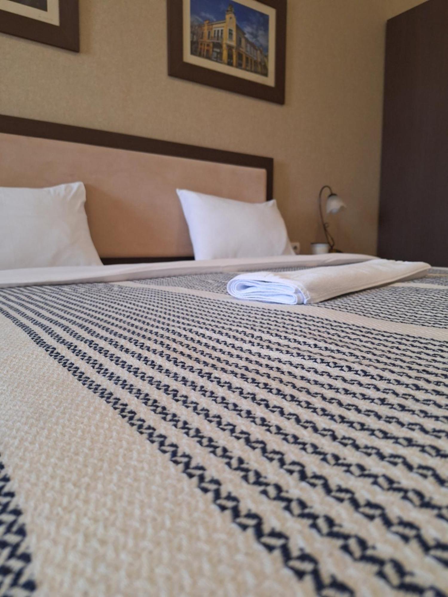 Garni Hotel Ema ครากูเยวัตส์ ภายนอก รูปภาพ