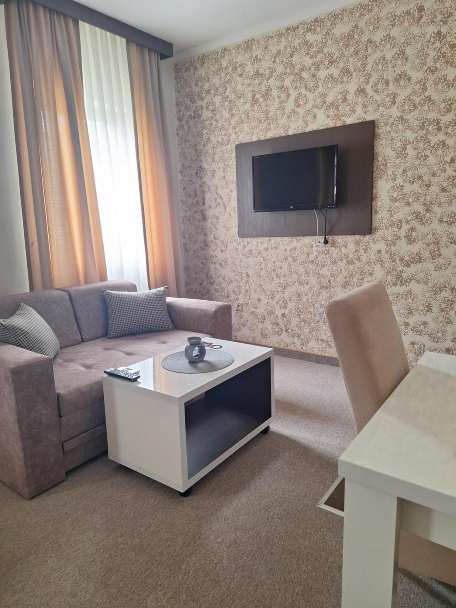 Garni Hotel Ema ครากูเยวัตส์ ภายนอก รูปภาพ