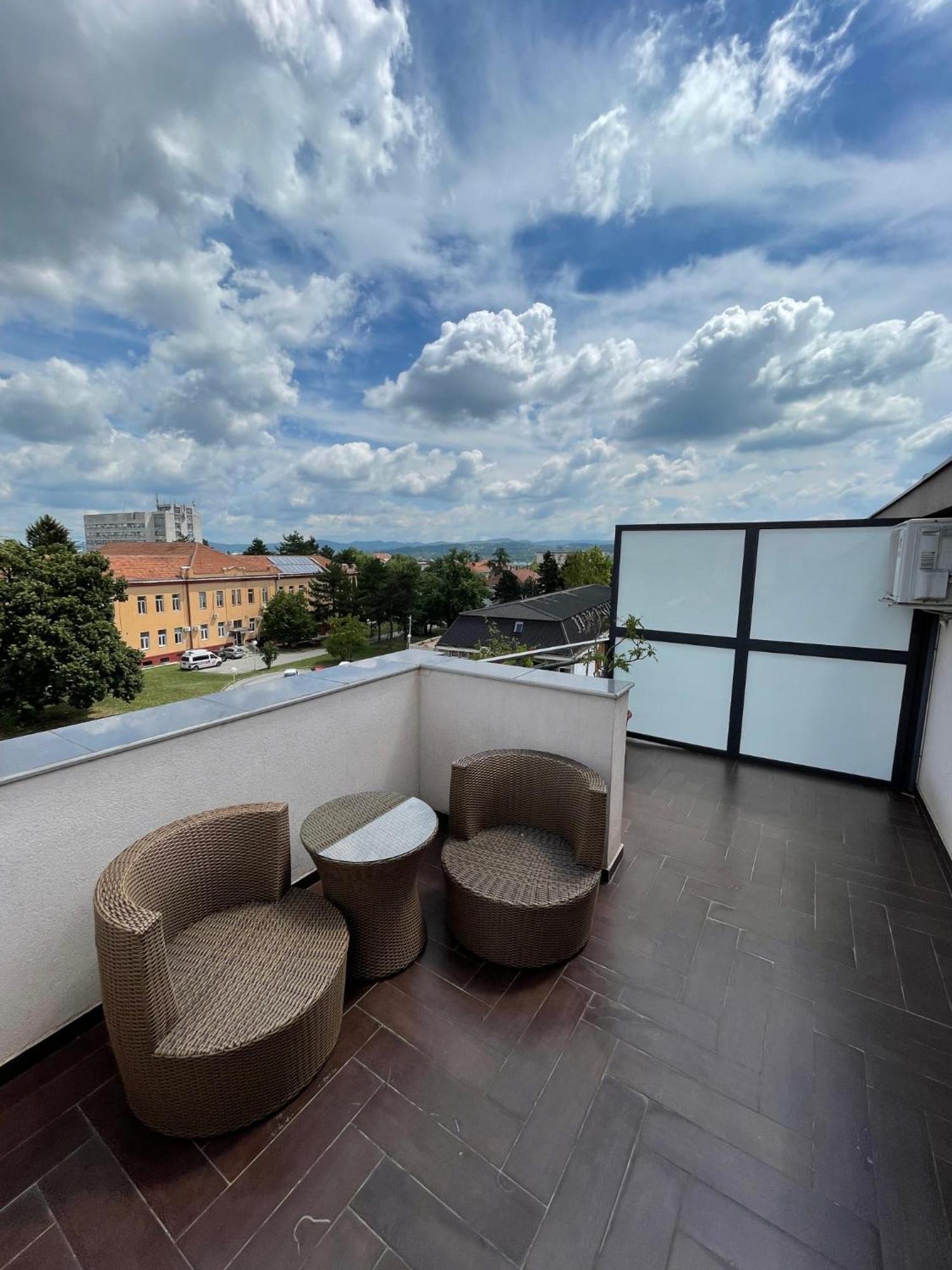 Garni Hotel Ema ครากูเยวัตส์ ภายนอก รูปภาพ