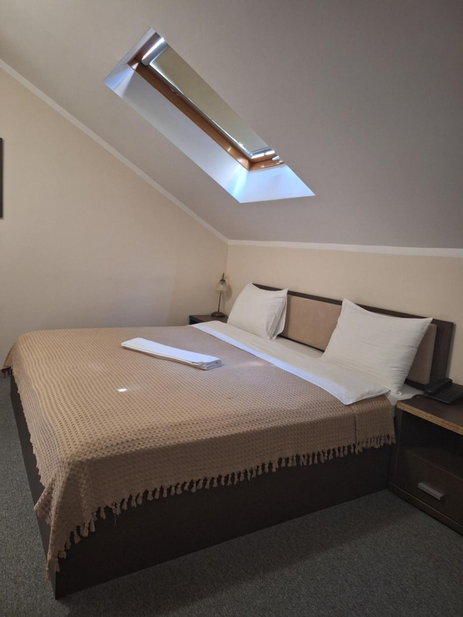 Garni Hotel Ema ครากูเยวัตส์ ภายนอก รูปภาพ