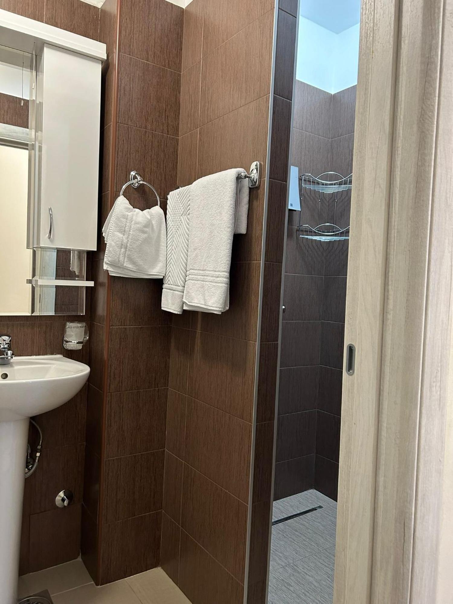 Garni Hotel Ema ครากูเยวัตส์ ภายนอก รูปภาพ