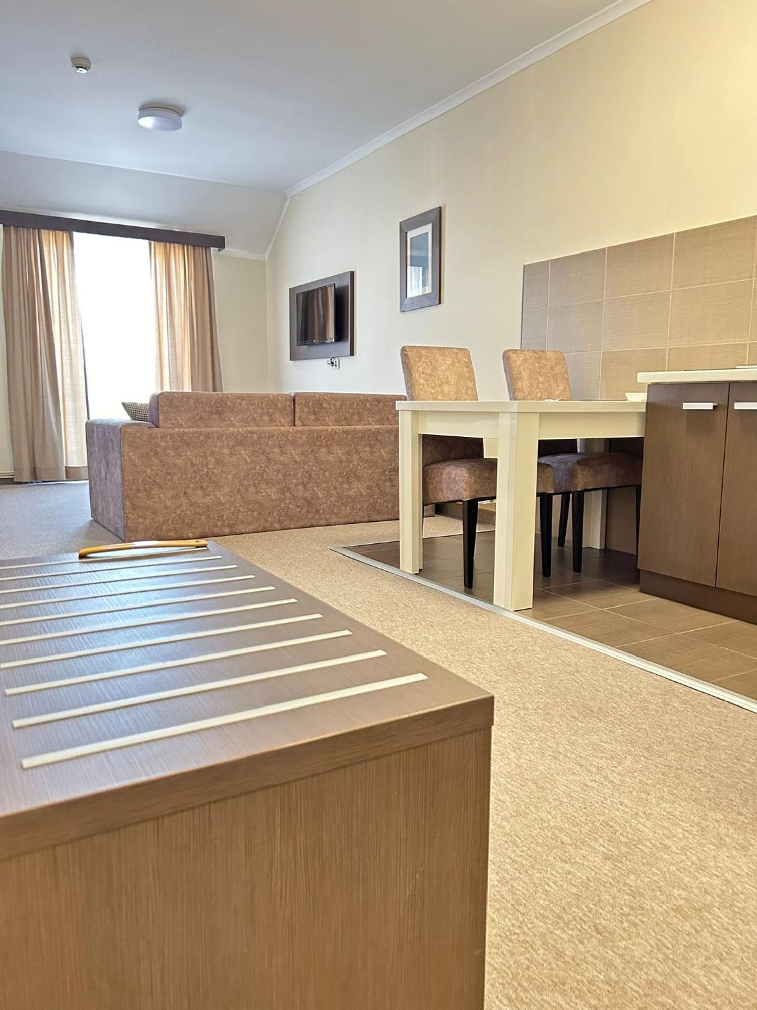 Garni Hotel Ema ครากูเยวัตส์ ภายนอก รูปภาพ